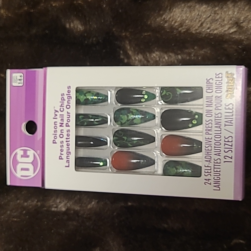 Posh ivy nails